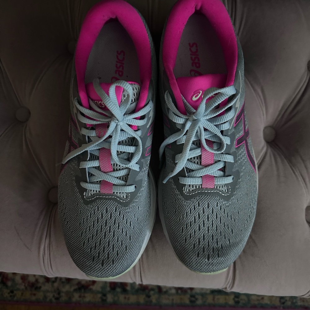 ASICS Women's GT 1000 11 Running Shoes size 10